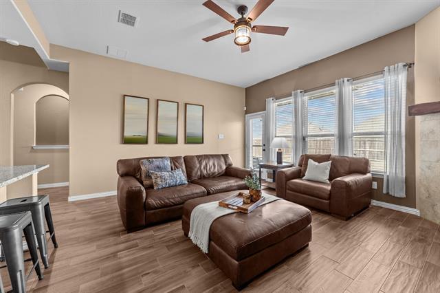 Building Photo - 910 Blackhawk Dr
