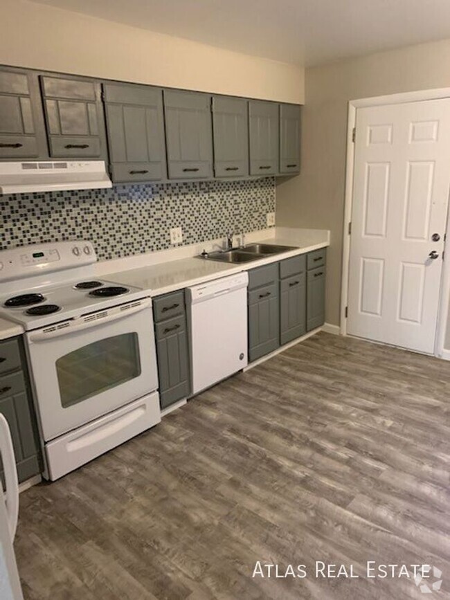 Building Photo - Newly Updated Two Bedroom One Bath! Availa...