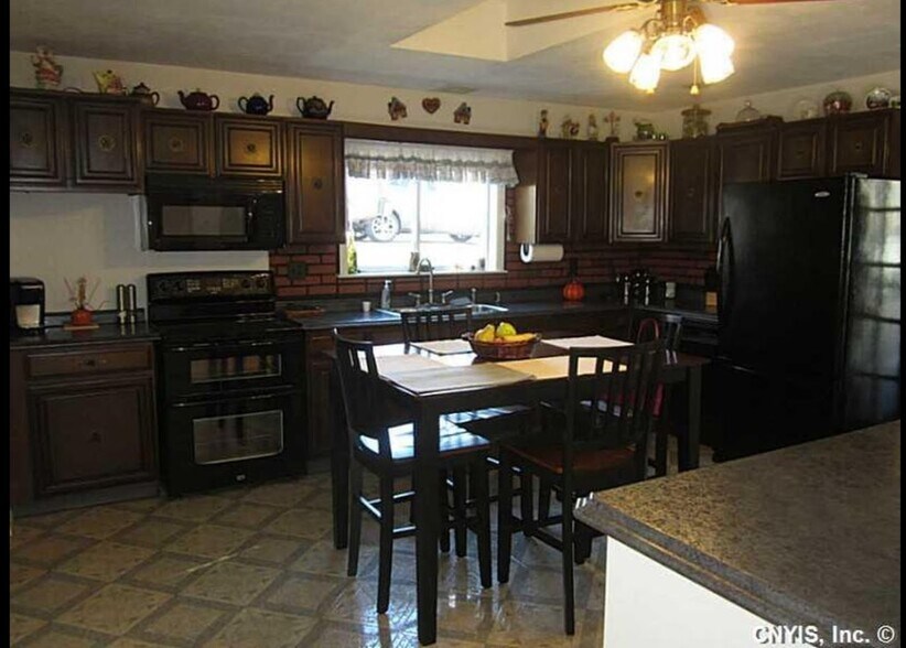 Building Photo - 123 W Mohawk St