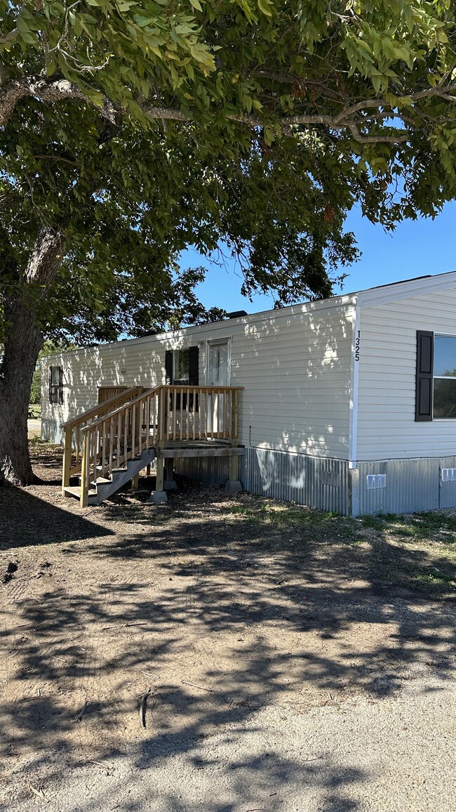 Building Photo - 1325 Harris Hill Rd