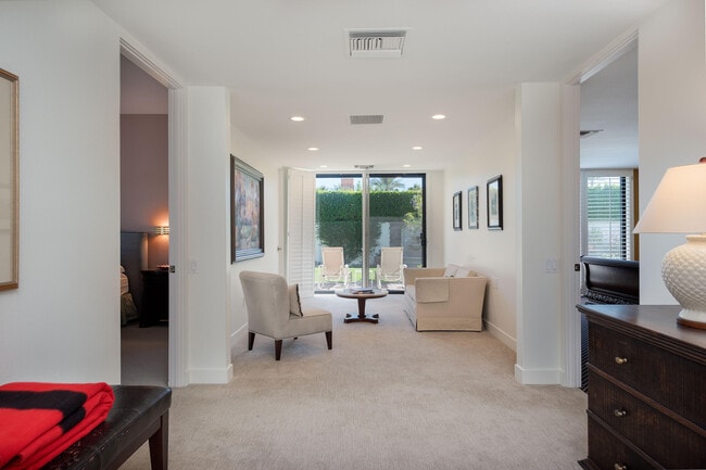 Building Photo - 66 Dartmouth Dr