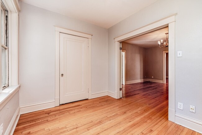 Building Photo - 6615 San Bonita Ave