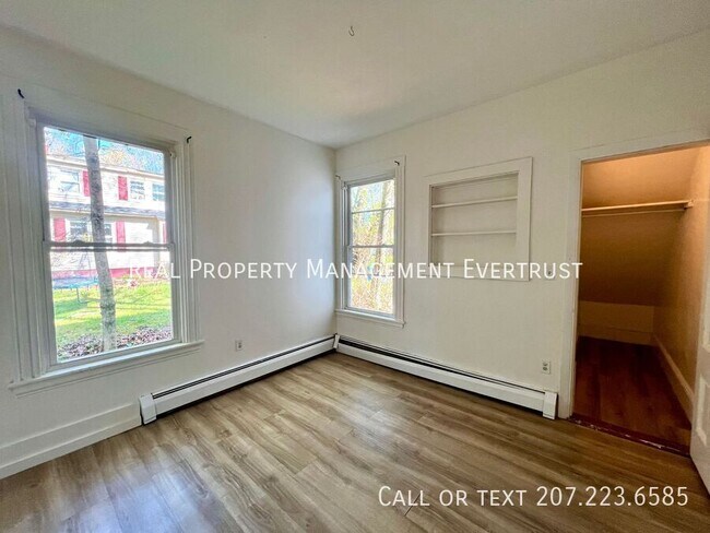 Building Photo - 246 Cumberland St