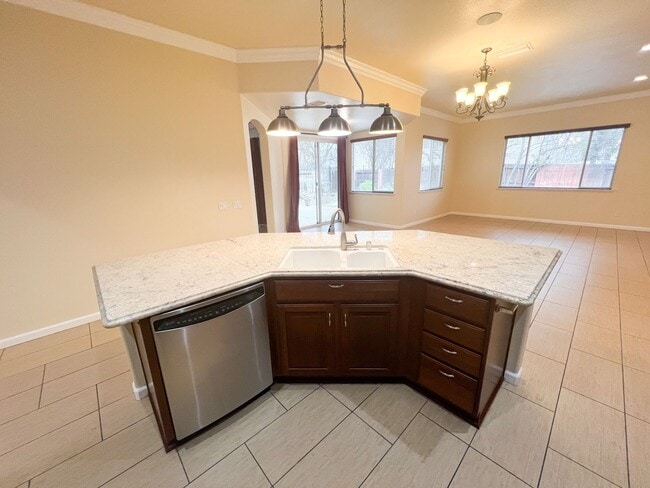 Building Photo - Spacious Single Story Three Bedroom Home