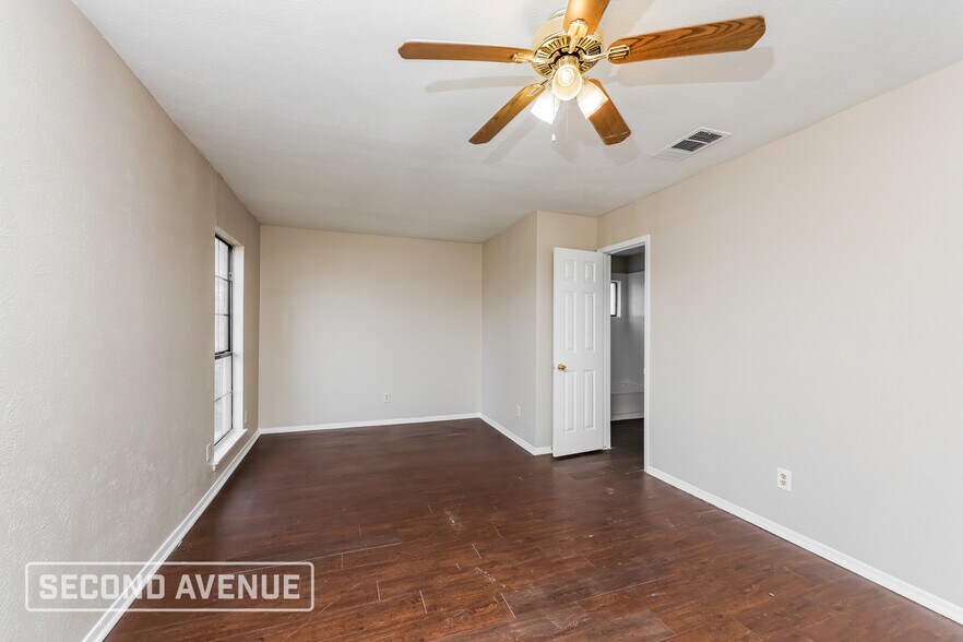 Building Photo - 9124 Pinehaven Dr