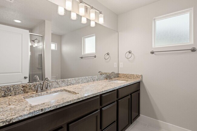 Building Photo - 4022 Silver Springs Road NE
