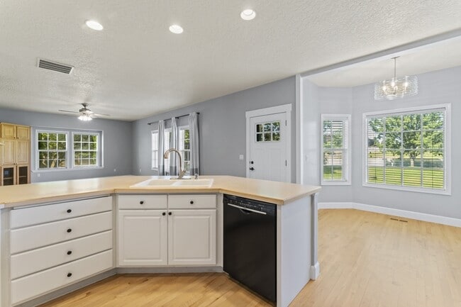 Building Photo - 15081 Widgeon Ave