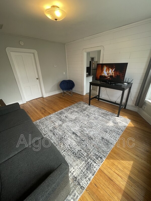 Building Photo - 3449 Snelling Ave