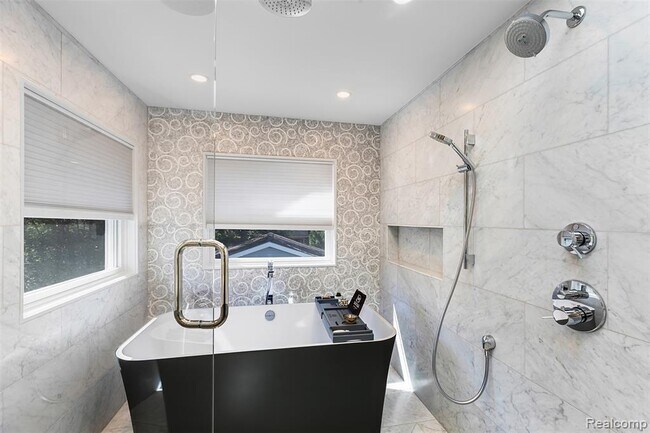 Building Photo - 691 Wallace St