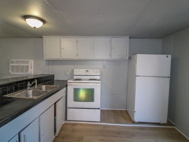 Building Photo - 36 Simmons Cir