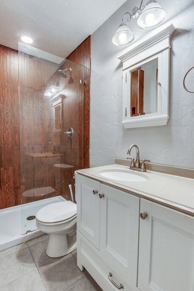 Building Photo - Charming 4-Bedroom Home in The Village – U...