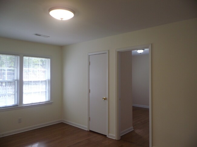 Building Photo - 2518 Etiwan Ave