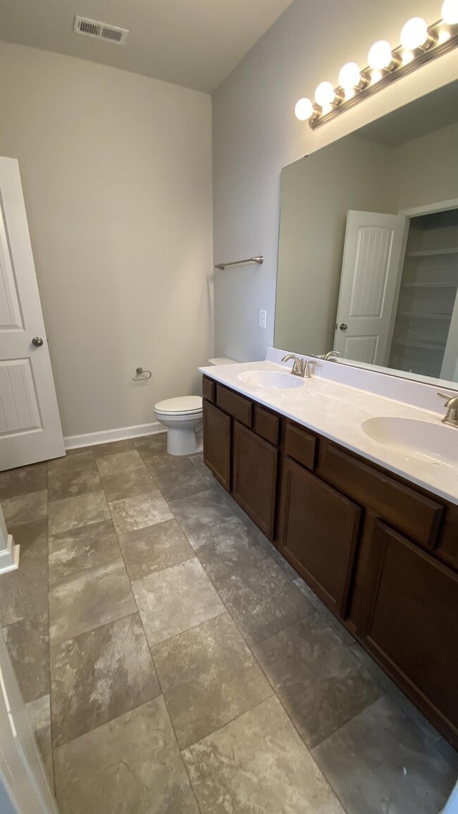 Building Photo - 304 Otis Cv Ln