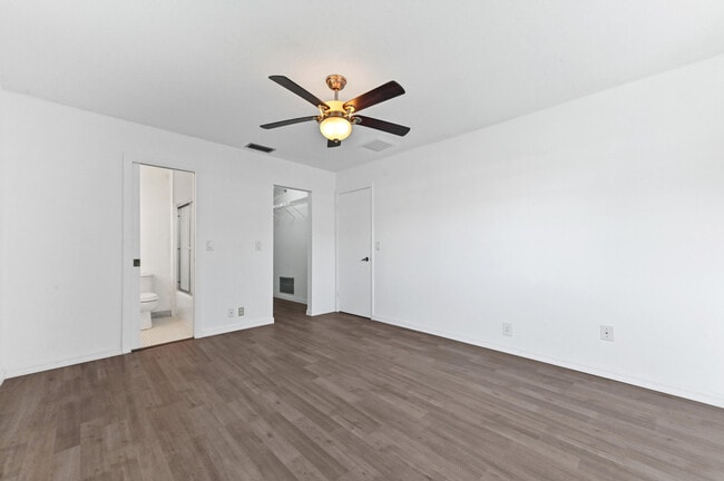 Building Photo - 357 Flamingo Ln
