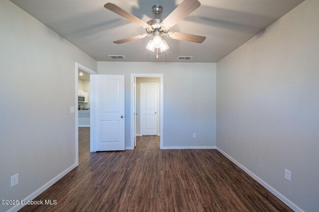 Building Photo - 2115 N Jayton Ave