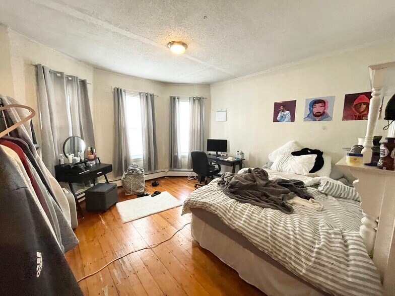 Building Photo - 55 Calumet St