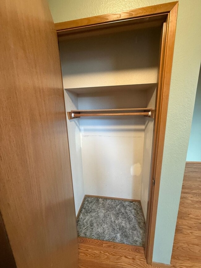 Building Photo - 3 BED 2.5 BATH WITH DAYLIGHT BASEMENT & BONUS ROOM - SPACIOUS CORNER LOT