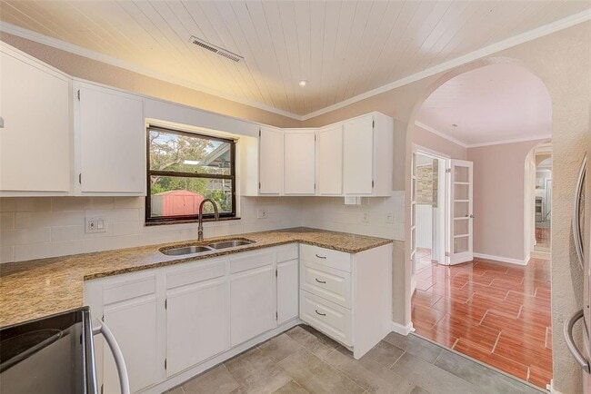 Building Photo - 1668 Cleveland St