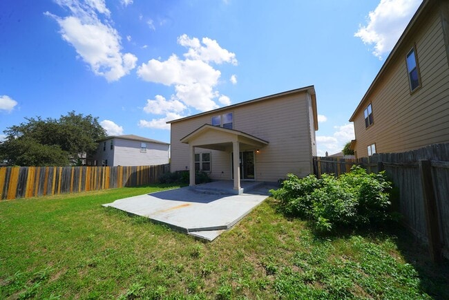 Building Photo - Charming 4-Bedroom, 2.5-Bathroom Home in C...