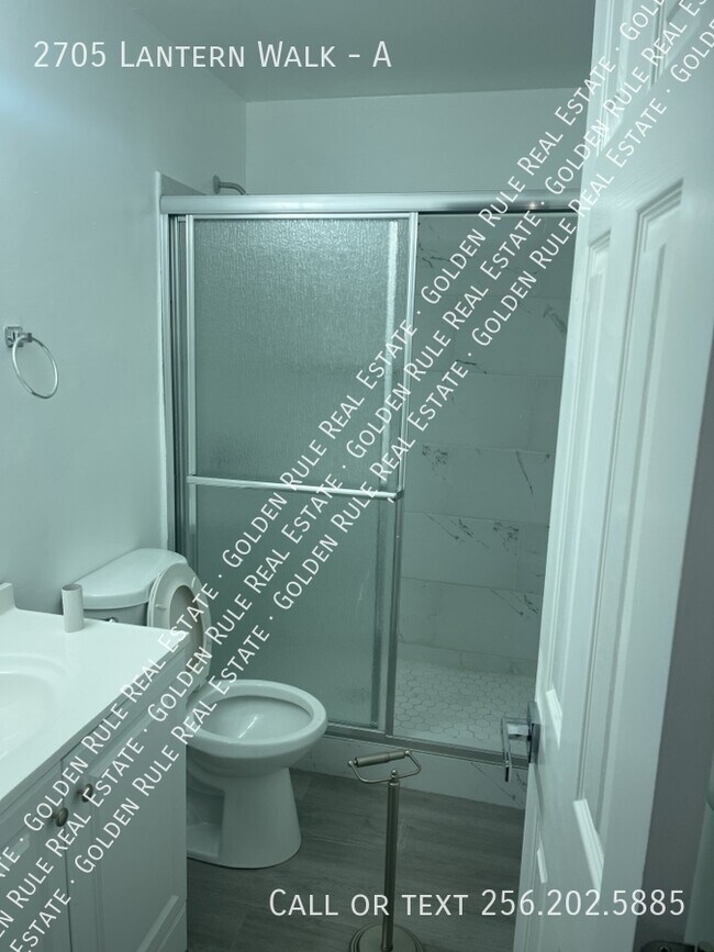 Building Photo - 2705 Lantern Walk SE