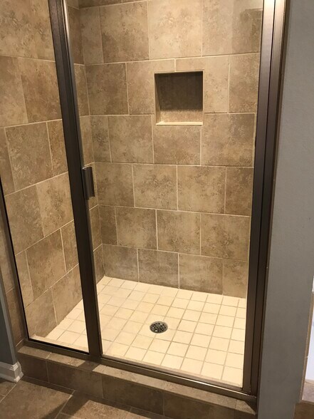 Master shower - 7506 Hampstead Hall Dr