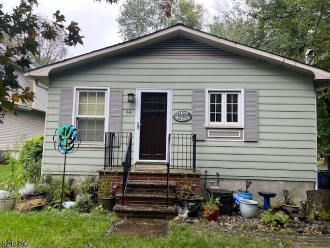 Primary Photo - 44 Manor Rd