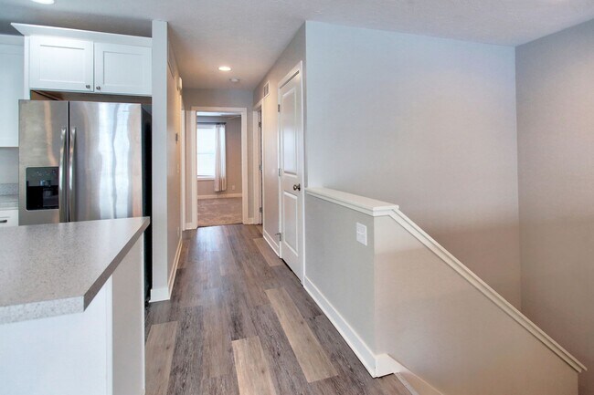 Building Photo - Spacious 2 Bed/2 Bath Condo in Prime Location