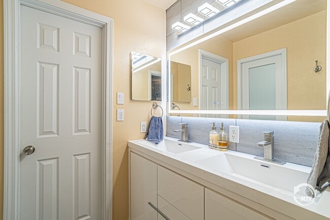 Building Photo - 1401 Oden St