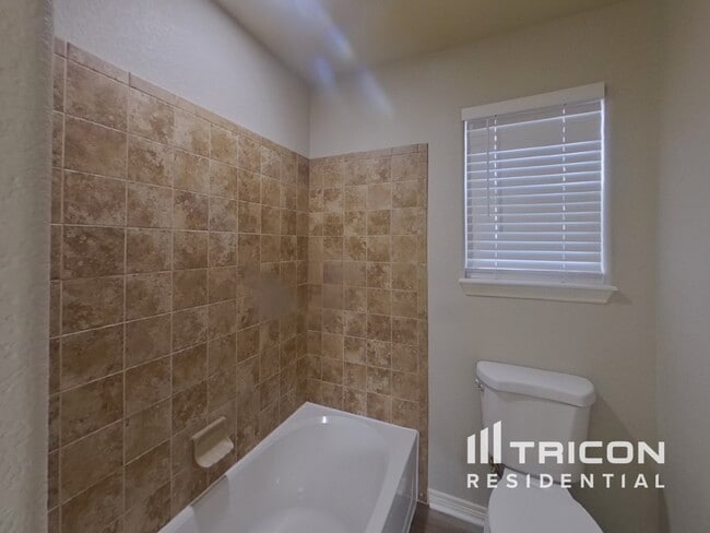 Building Photo - 9934 Silver Stirrup Dr