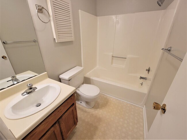 Building Photo - Desirable High Country Condo, Larger 1/1; Will Go Fast!!!!