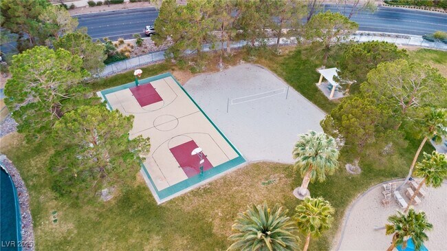 Building Photo - 3004 Sun Lake Dr