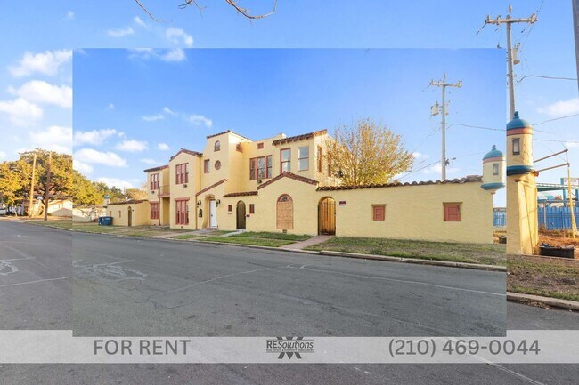 Building Photo - 1630 W Rosewood Ave