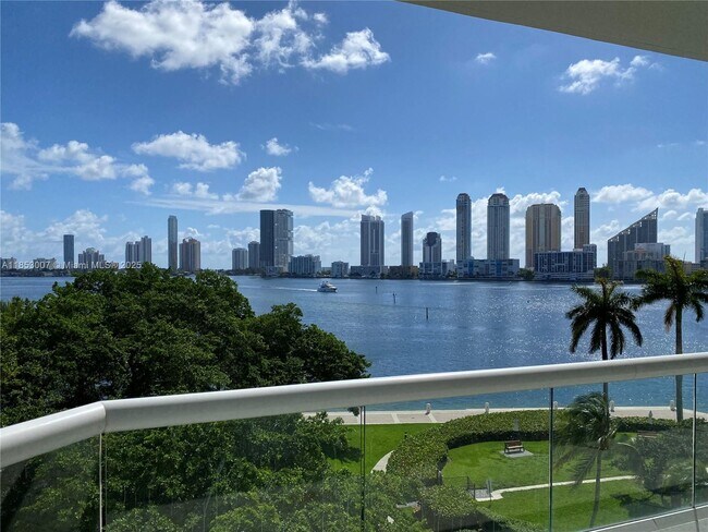Building Photo - 2600 Island Blvd