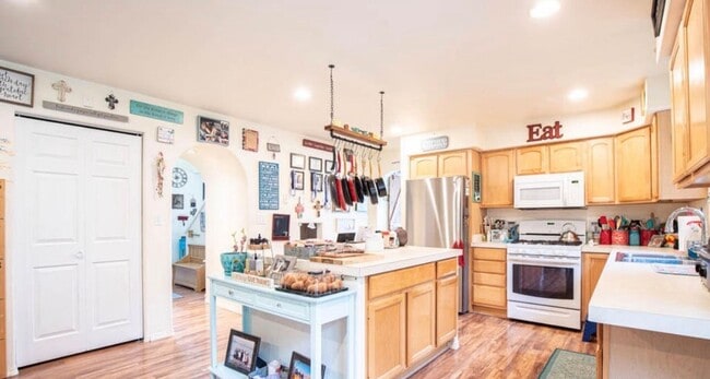 Building Photo - 5 bedroom Home on half acre in Palmer! Fantastic location, close to everything, great commute loc...