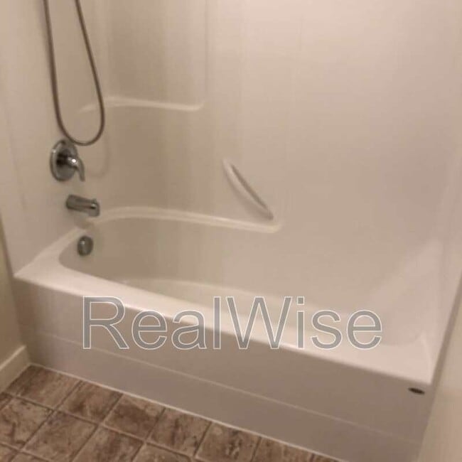 Building Photo - 1214 SW 27th St