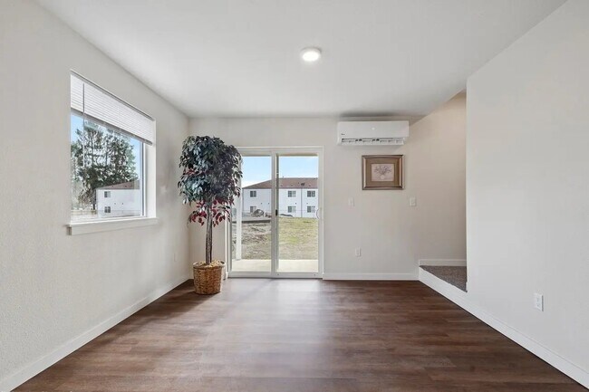 Building Photo - 677 Cook Rd