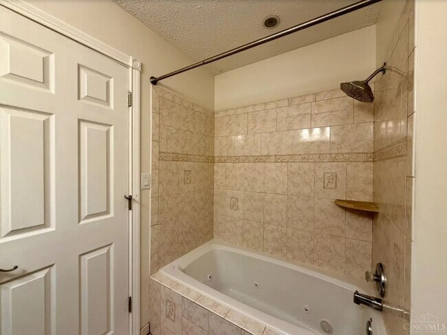 Building Photo - 6862 N Windwood Dr