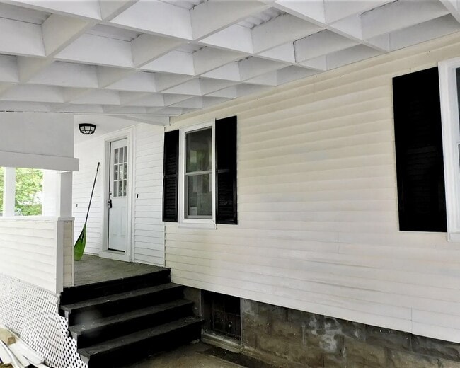 Building Photo - 31 Wesley St