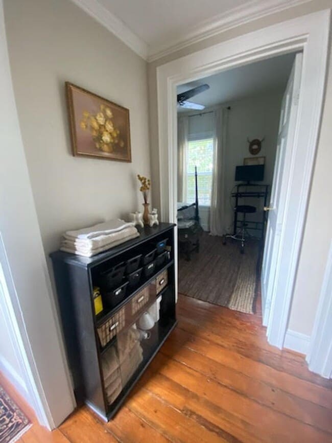 Building Photo - Beautiful historic 3BR/1.5BA Home in Downt...