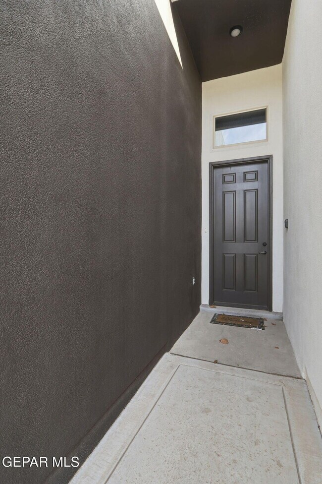 Building Photo - 244 Farnborough St