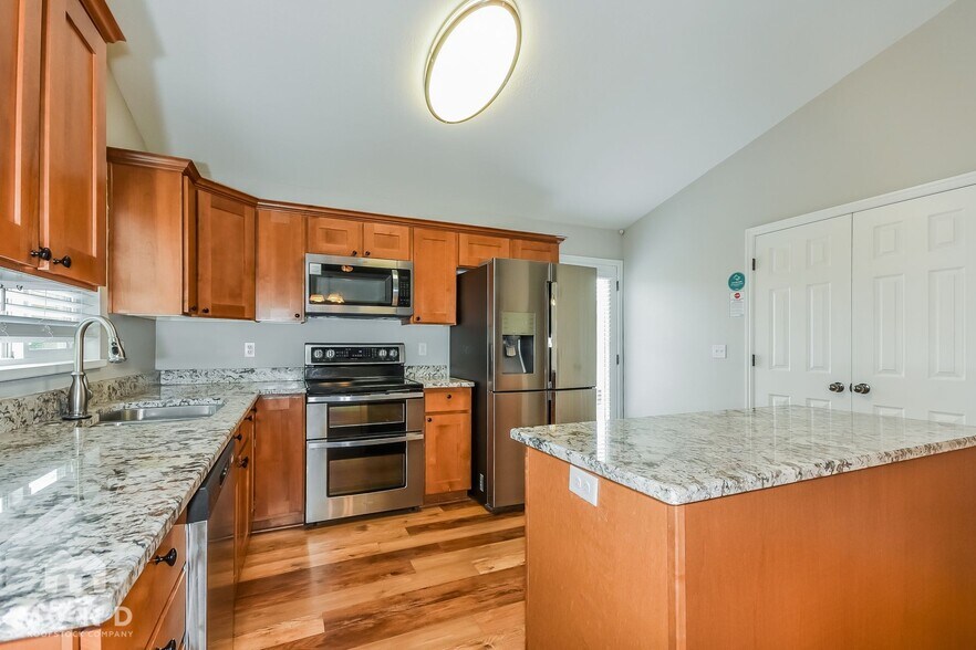 Building Photo - 935 Chris Cir