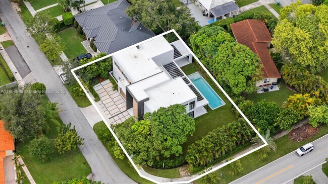 Building Photo - 8000 SW 62nd Ct