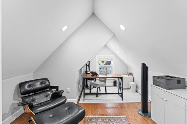 Building Photo - 76 Condict St