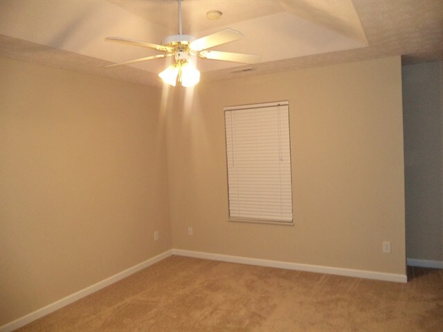 Building Photo - 4324 Aylesbury Dr