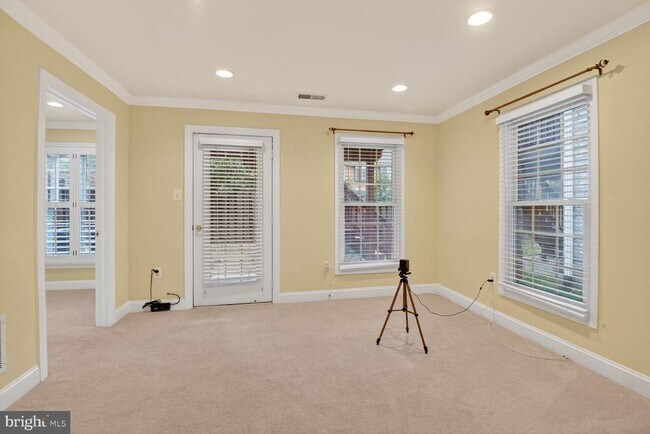 Building Photo - 12013 Montrose Park Pl