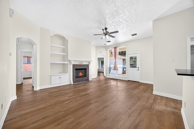 Building Photo - 15307 Flemington Ave