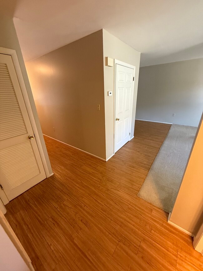 Building Photo - 12 Twin Willows Dr