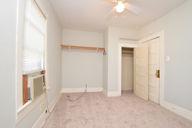 Building Photo - North Loop Gem! - Available April