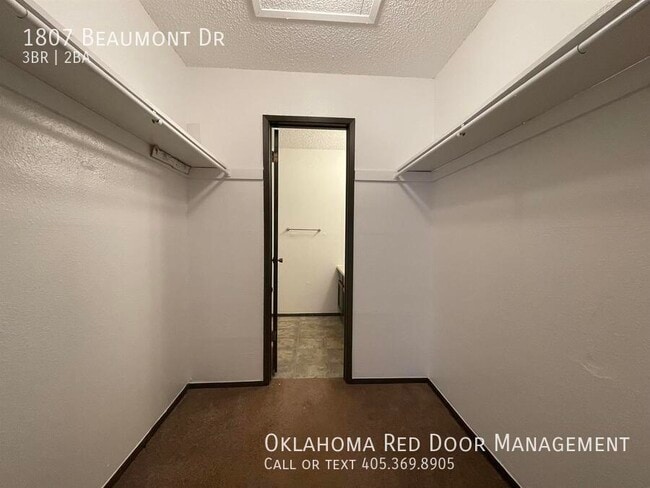 Building Photo - 1807 Beaumont Dr