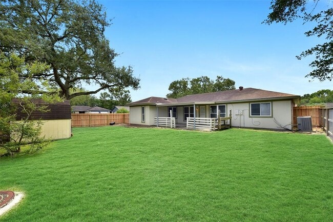 Building Photo - 2502 Ewell Dr